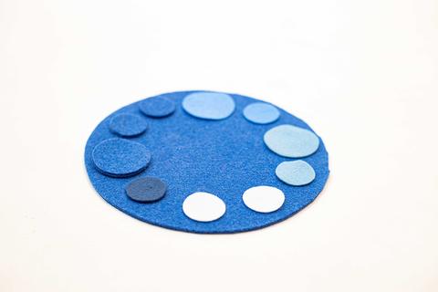 Cerchi colorati dal bianco al blu del gioco 100Colori in feltro lana di SerEmiLe