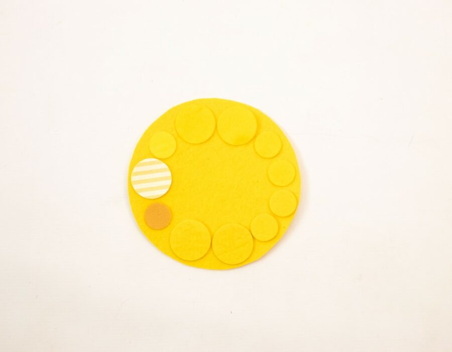 Bollone e bollini in giallo del gioco in feltro lana 100Colori