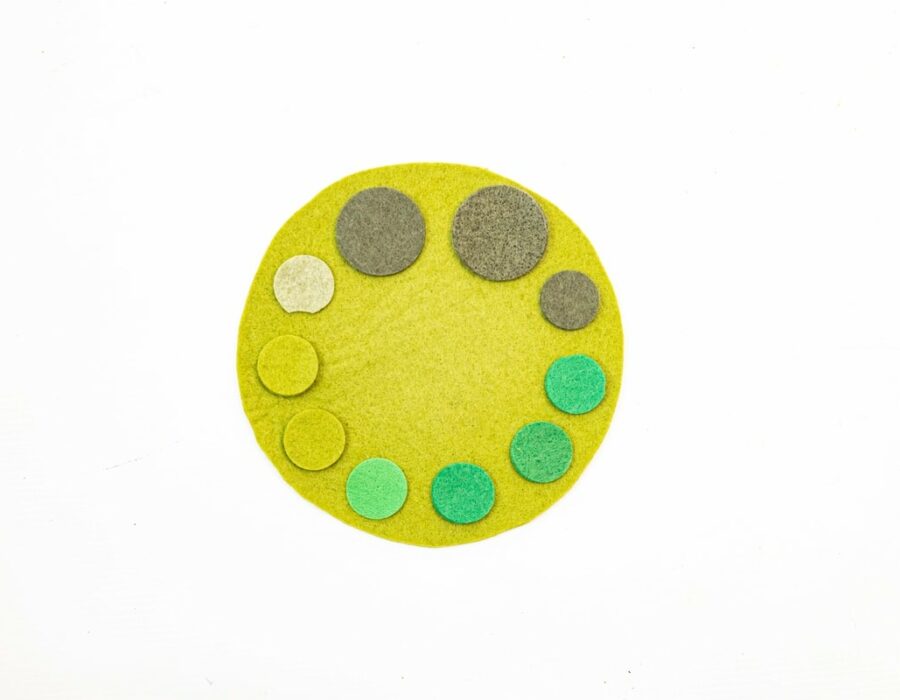Bollone e bollini in verde e grigio del gioco in feltro lana 100Colori